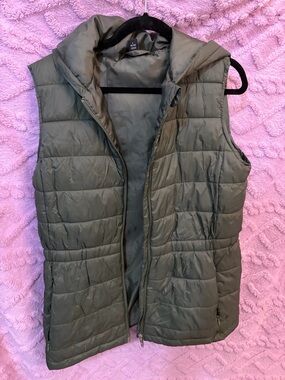Swiss Tech Olive Green Quilted Hooded Vest